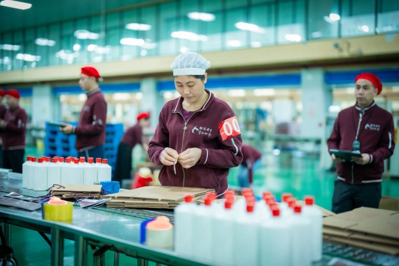 匠心铸就品质,技能成就未来——第三届酣客君丰杯职工技能大赛圆满落幕(图2) 匠心铸就品质,技能成就未来——第三届酣客君丰杯职工技能大赛圆满落幕(图2)